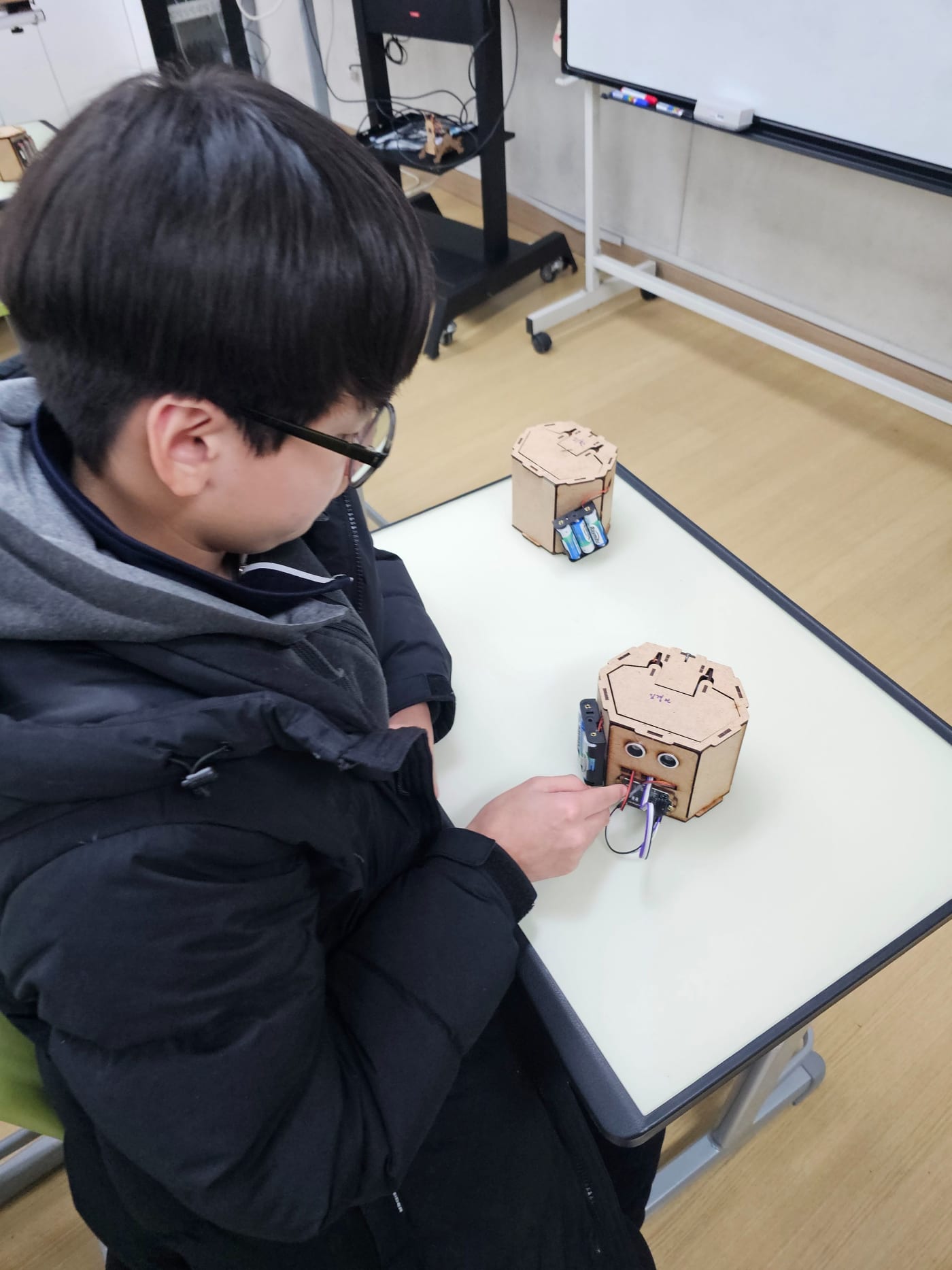 이호중학교 로봇교육 현장 센서로 움직이는 스마트 휴지통 만들기