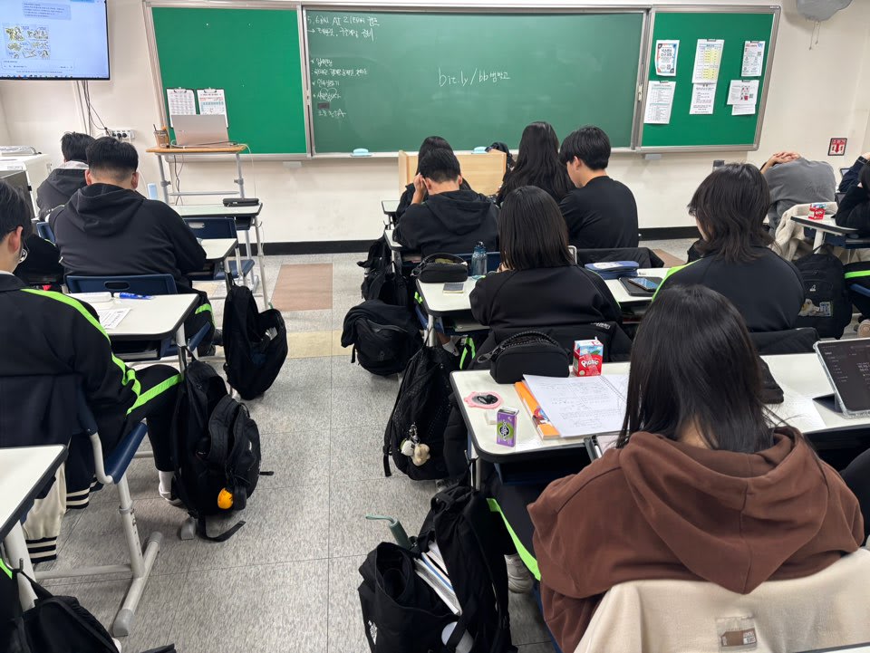 범박고에서 진행된 AI 프레젠테이션 전문가 과정