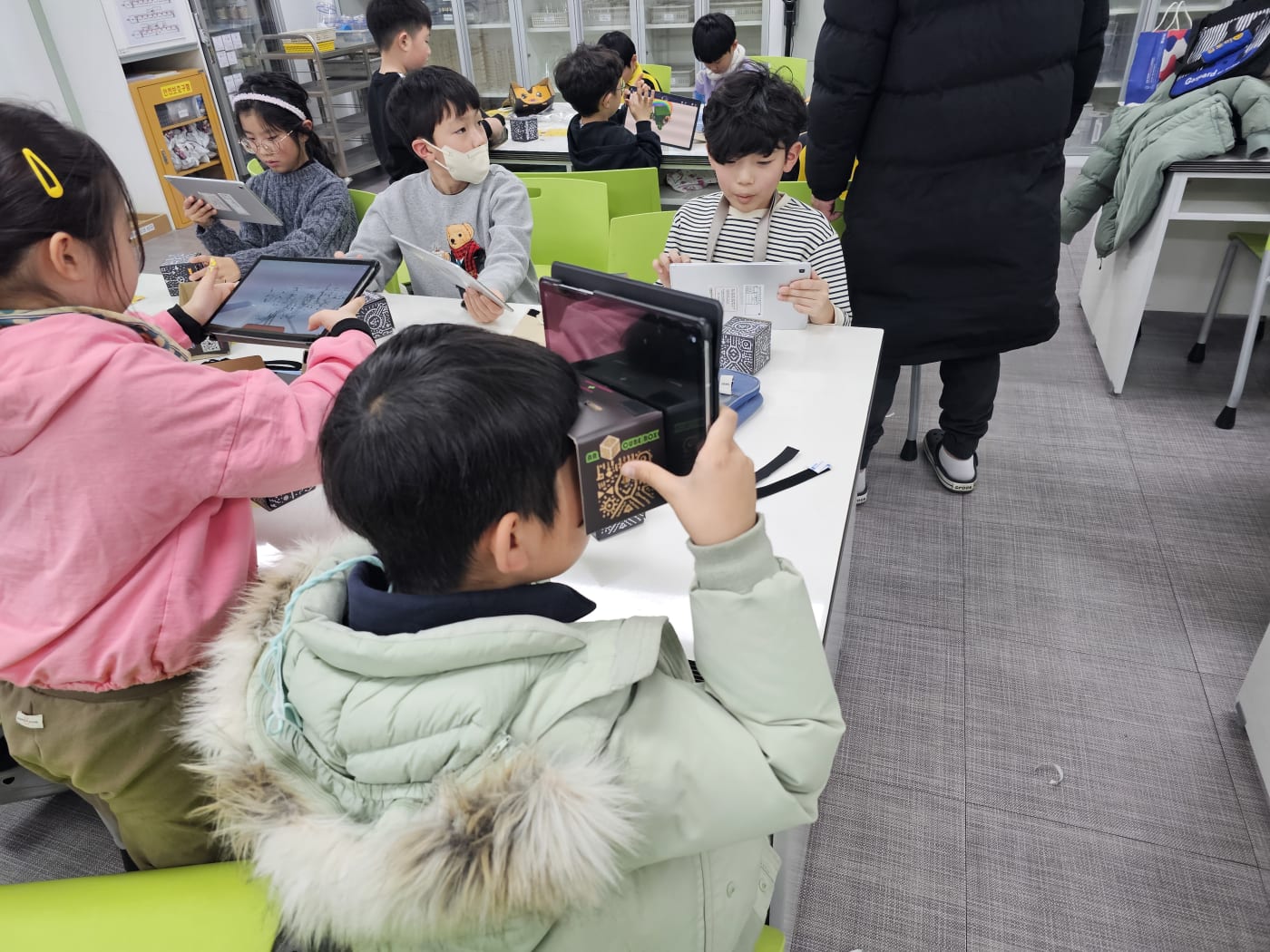 AI 교육의 미래 삼육초등학교에서 체험한 증강현실 교실