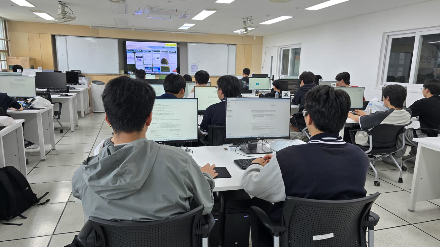 고색고등학교 인공지능 체험 교실 웹툰 쇼츠 챗봇 실습으로 미래 역량 키우다